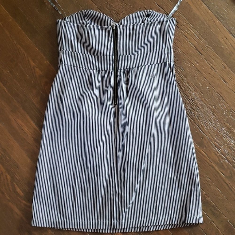 Volcom Corpo Class Frochickie Dress - Picture 8 of 8